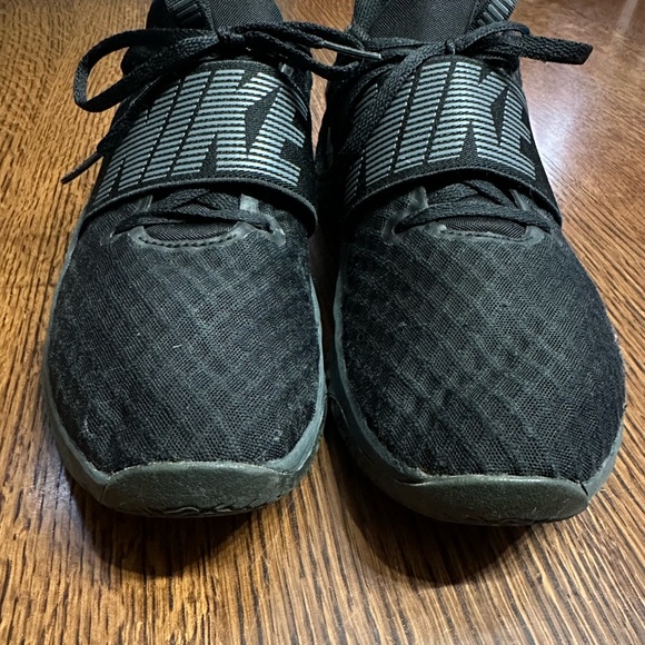 Women’s Nike Renew Tennis Shoes (7.5) - Picture 5 of 10